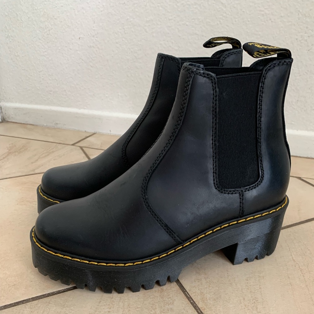 Doc martens rometty Wyoming leather platform Chelsea boots